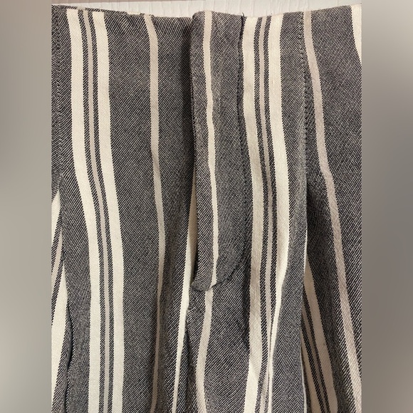 Zara Linen Blend Striped Pocket Grey and White Shorts Size Small - Picture 2 of 8